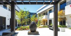 Arcare aged care parkview malvern east courtyard 01